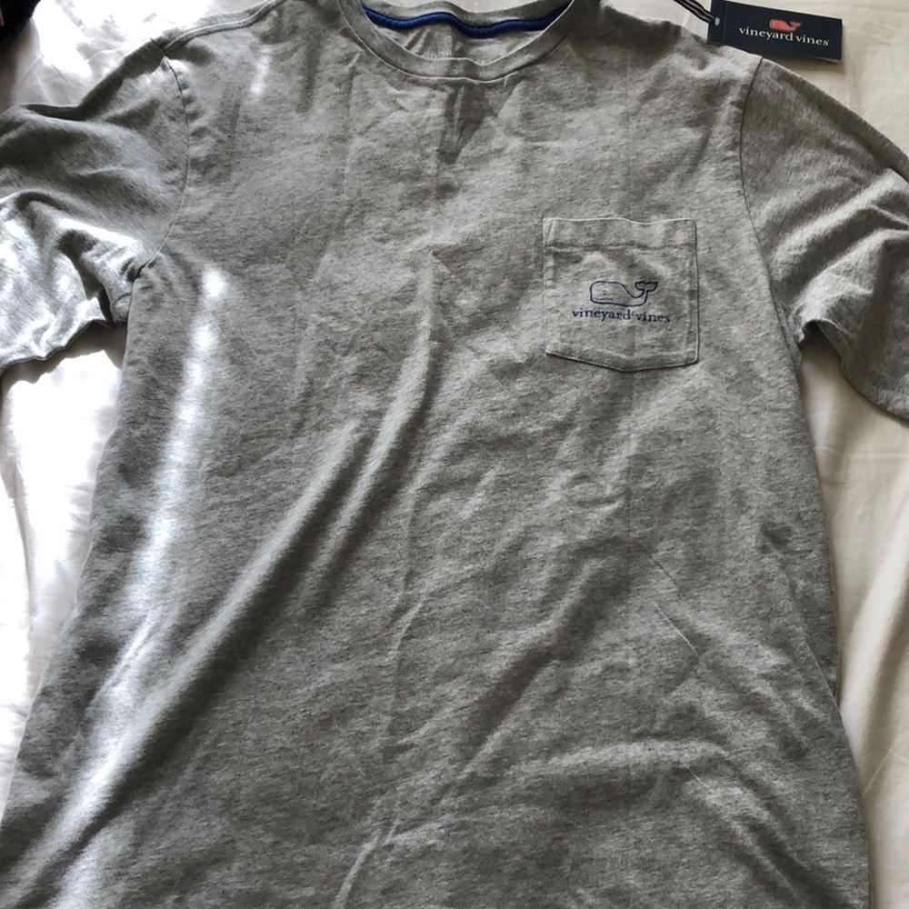 vineyard vines logo long sleeve
